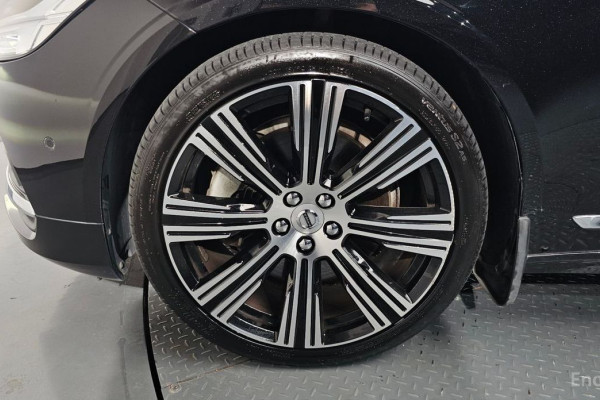 2023 Volvo S90 с пробегом 28 014 км