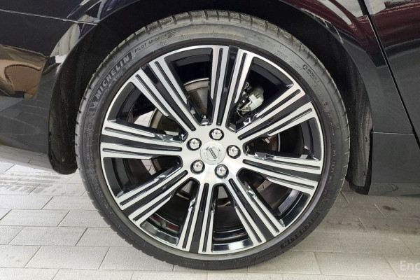 2022 Volvo S90 с пробегом 37 982 км