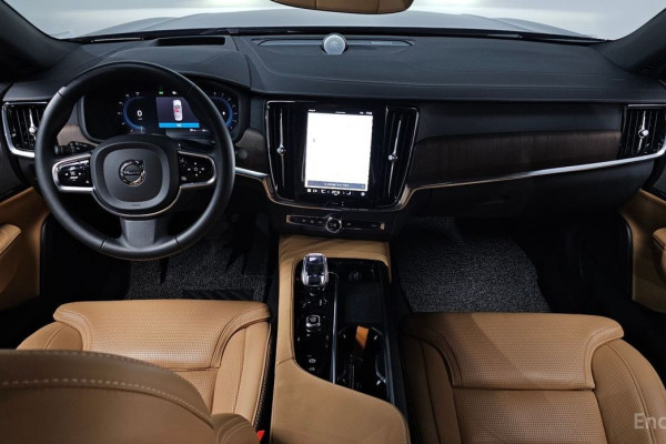 2023 Volvo S90 с пробегом 28 014 км