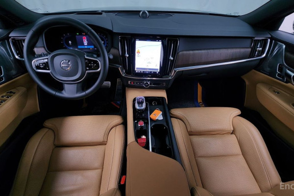 2022 Volvo S90 с пробегом 37 982 км