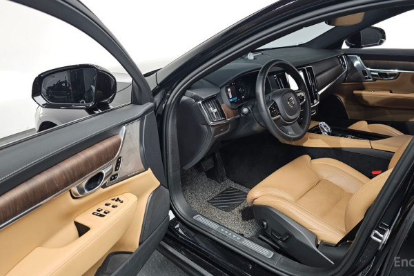 2023 Volvo S90 с пробегом 28 014 км