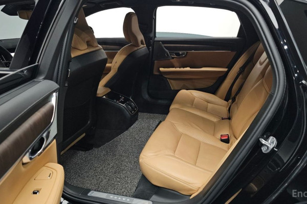 2023 Volvo S90 с пробегом 28 014 км