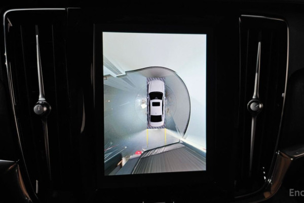 2023 Volvo S90 с пробегом 28 014 км