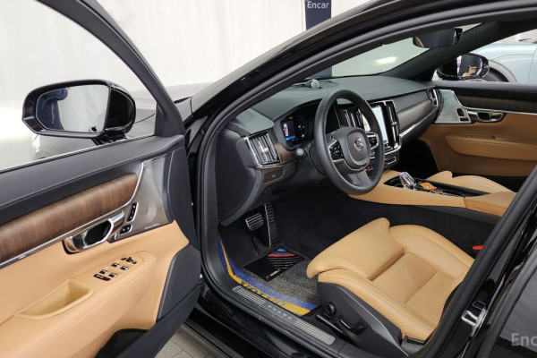 2022 Volvo S90 с пробегом 37 982 км