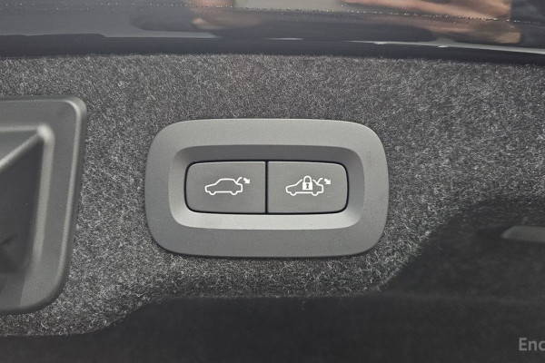 2023 Volvo S90 с пробегом 8 800 км