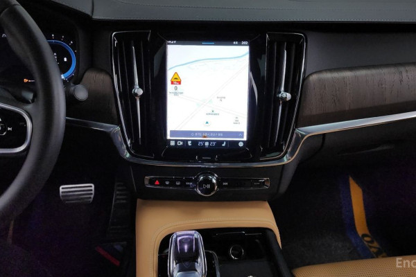 2022 Volvo S90 с пробегом 37 982 км