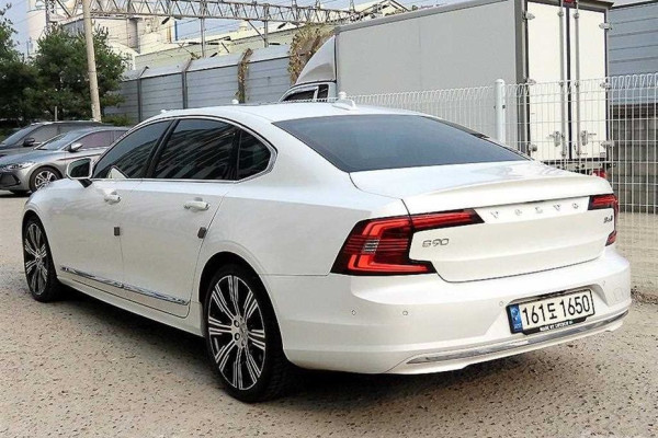 2022 Volvo S90 с пробегом 99 880 км