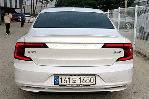 2022 Volvo S90 с пробегом 99 880 км