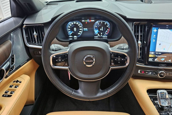 2021 Volvo S90 с пробегом 78 341 км