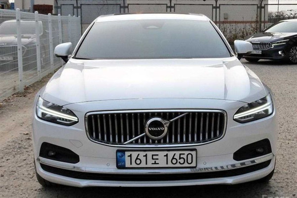 2022 Volvo S90 с пробегом 99 880 км