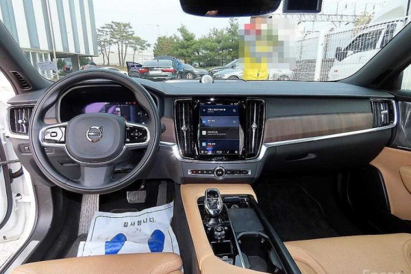 2022 Volvo S90 с пробегом 99 880 км