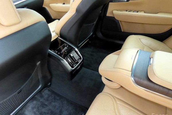 2022 Volvo S90 с пробегом 99 880 км