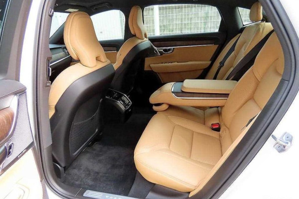 2022 Volvo S90 с пробегом 99 880 км