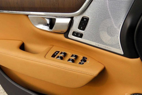 2022 Volvo S90 с пробегом 99 880 км