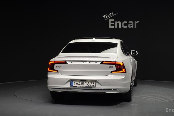2022 Volvo S90 с пробегом 62 487 км