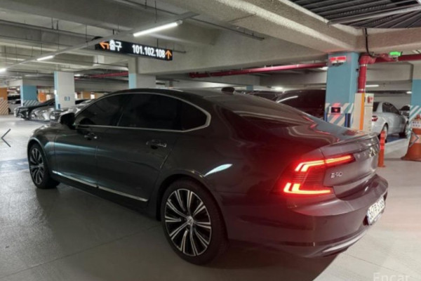2021 Volvo S90 с пробегом 49 500 км