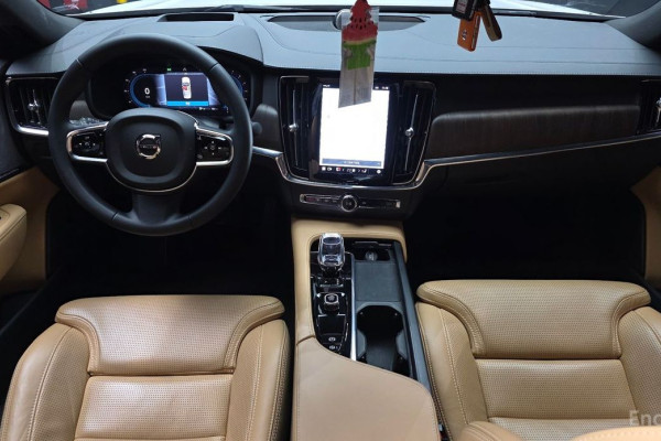 2022 Volvo S90 с пробегом 62 487 км