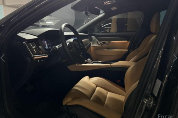 2021 Volvo S90 с пробегом 49 500 км