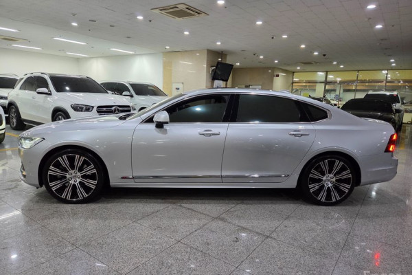 2022 Volvo S90 с пробегом 51 624 км