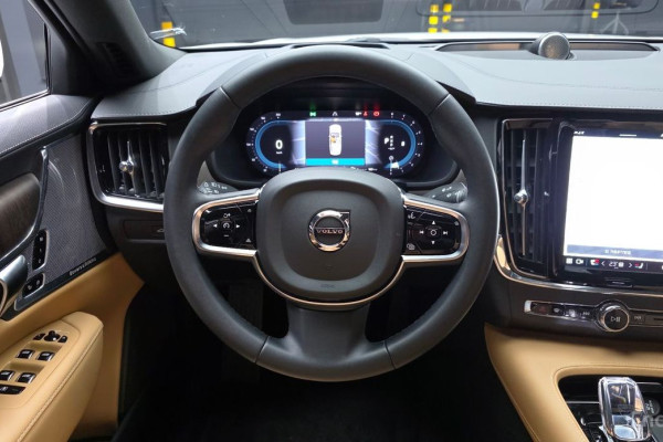 2022 Volvo S90 с пробегом 62 487 км