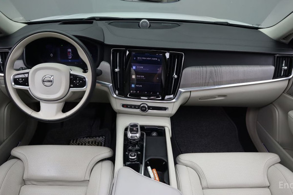 2022 Volvo S90 с пробегом 55 561 км