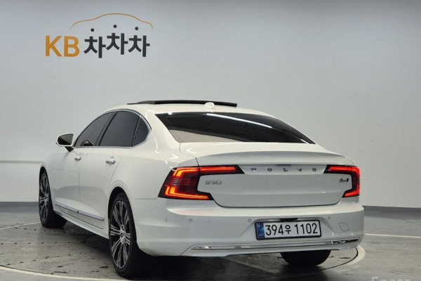 2022 Volvo S90 с пробегом 45 722 км