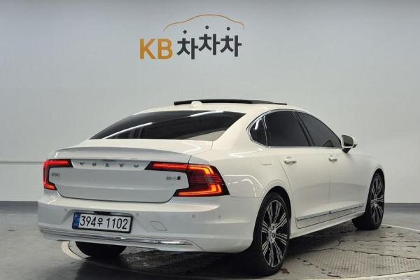 2022 Volvo S90 с пробегом 45 722 км