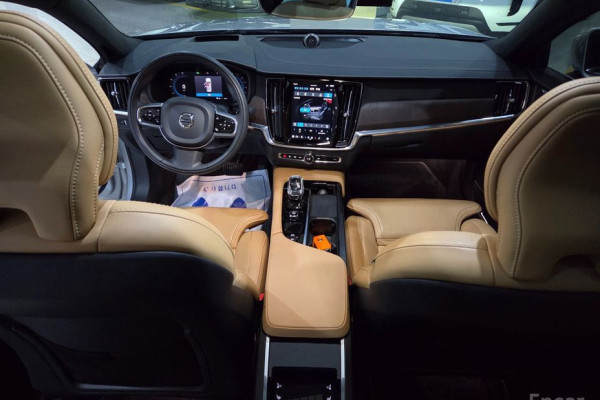 2022 Volvo S90 с пробегом 51 624 км