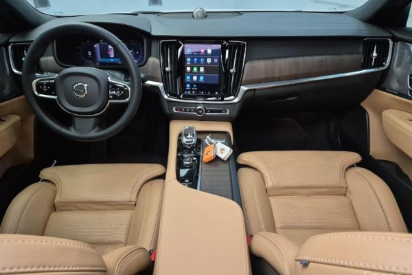 2022 Volvo S90 с пробегом 45 722 км