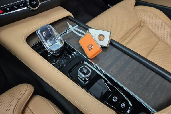 2022 Volvo S90 с пробегом 45 722 км