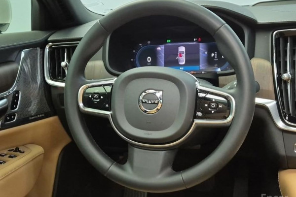 2022 Volvo S90 с пробегом 45 722 км