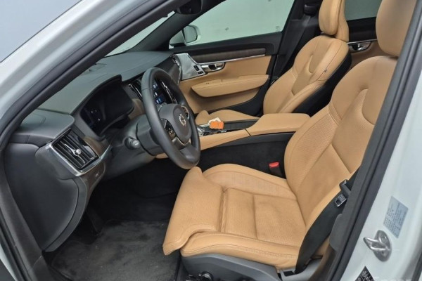 2022 Volvo S90 с пробегом 45 722 км