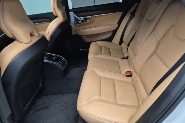 2022 Volvo S90 с пробегом 45 722 км