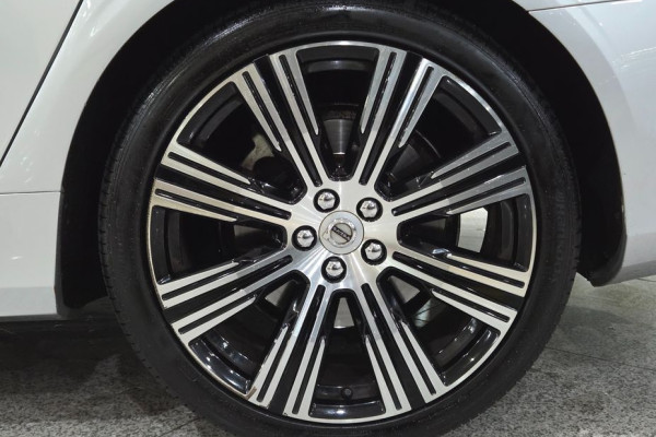 2022 Volvo S90 с пробегом 51 624 км