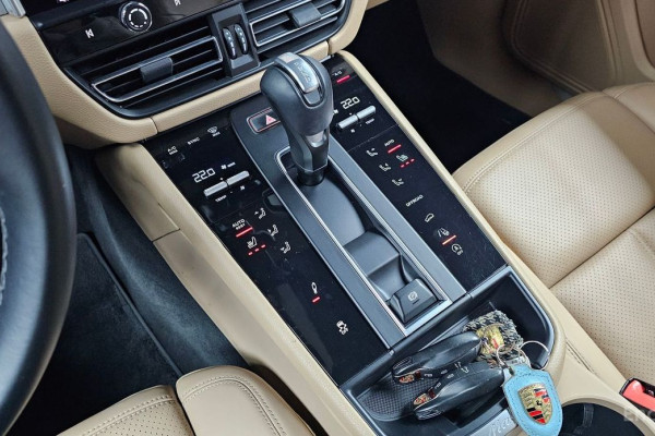 2022 Porsche Macan с пробегом 74 865 км