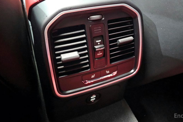 2021 Porsche Macan с пробегом 66 610 км