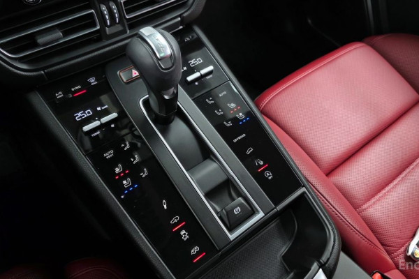 2022 Porsche Macan с пробегом 31 104 км