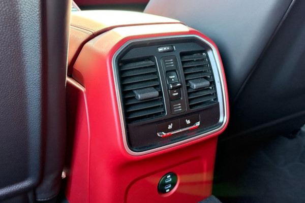 2020 Porsche Macan с пробегом 29 300 км