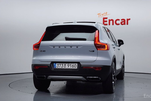 2020 Volvo XC40 с пробегом 97 720 км