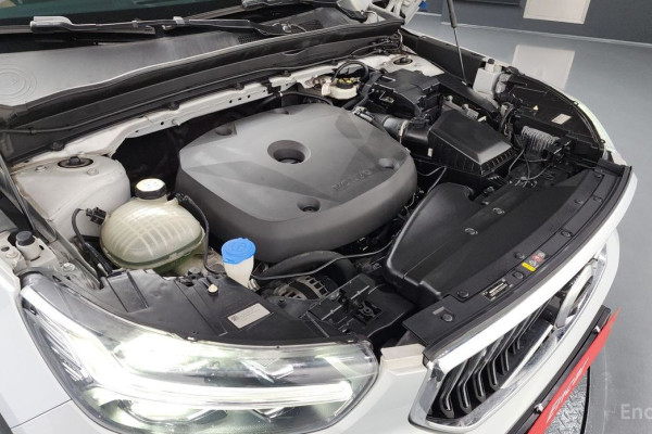 2020 Volvo XC40 с пробегом 97 720 км