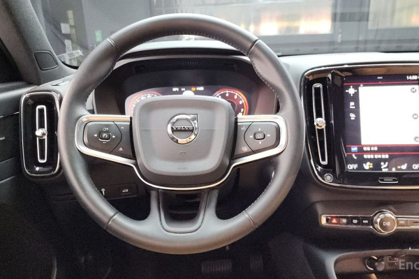 2020 Volvo XC40 с пробегом 97 720 км