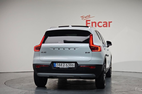 2020 Volvo XC40 с пробегом 62 417 км