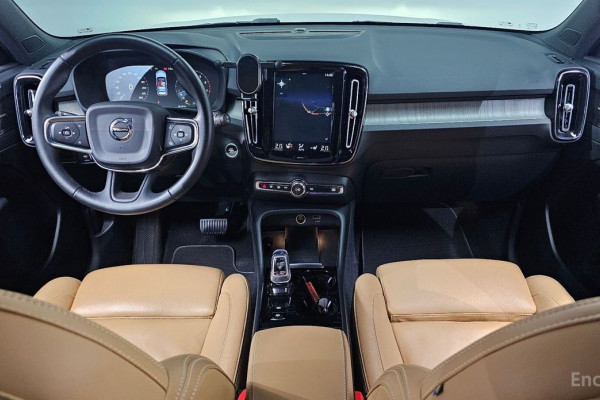 2020 Volvo XC40 с пробегом 62 417 км