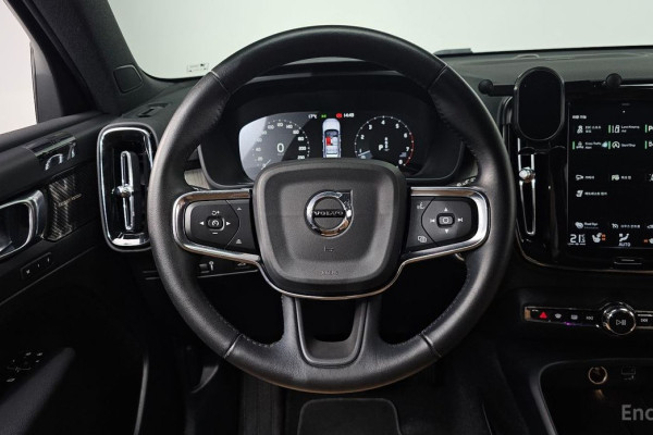 2020 Volvo XC40 с пробегом 62 417 км