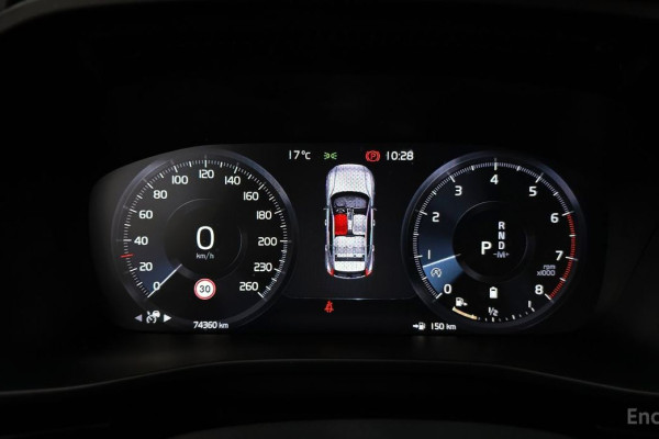 2021 Volvo XC40 с пробегом 74 360 км