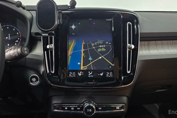 2020 Volvo XC40 с пробегом 62 417 км