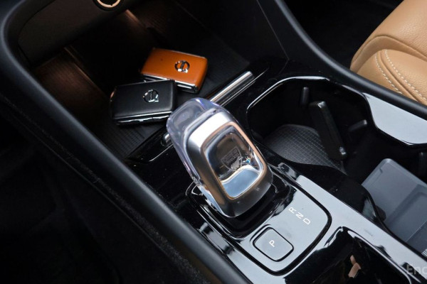 2021 Volvo XC40 с пробегом 74 360 км