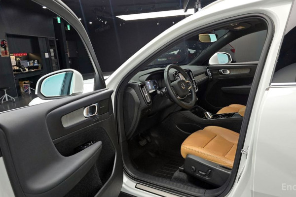 2021 Volvo XC40 с пробегом 74 360 км