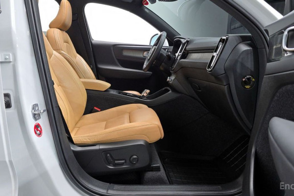 2021 Volvo XC40 с пробегом 74 360 км