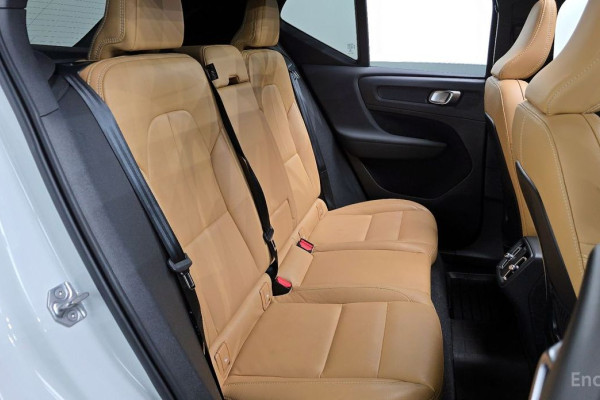 2021 Volvo XC40 с пробегом 74 360 км